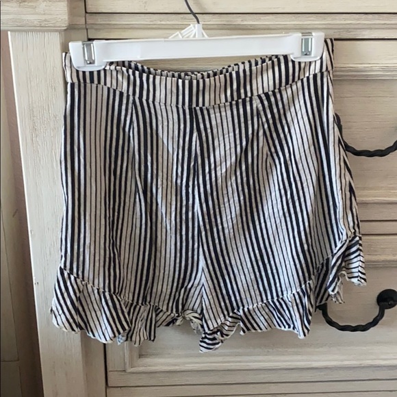 Striped shorts - Picture 4 of 4